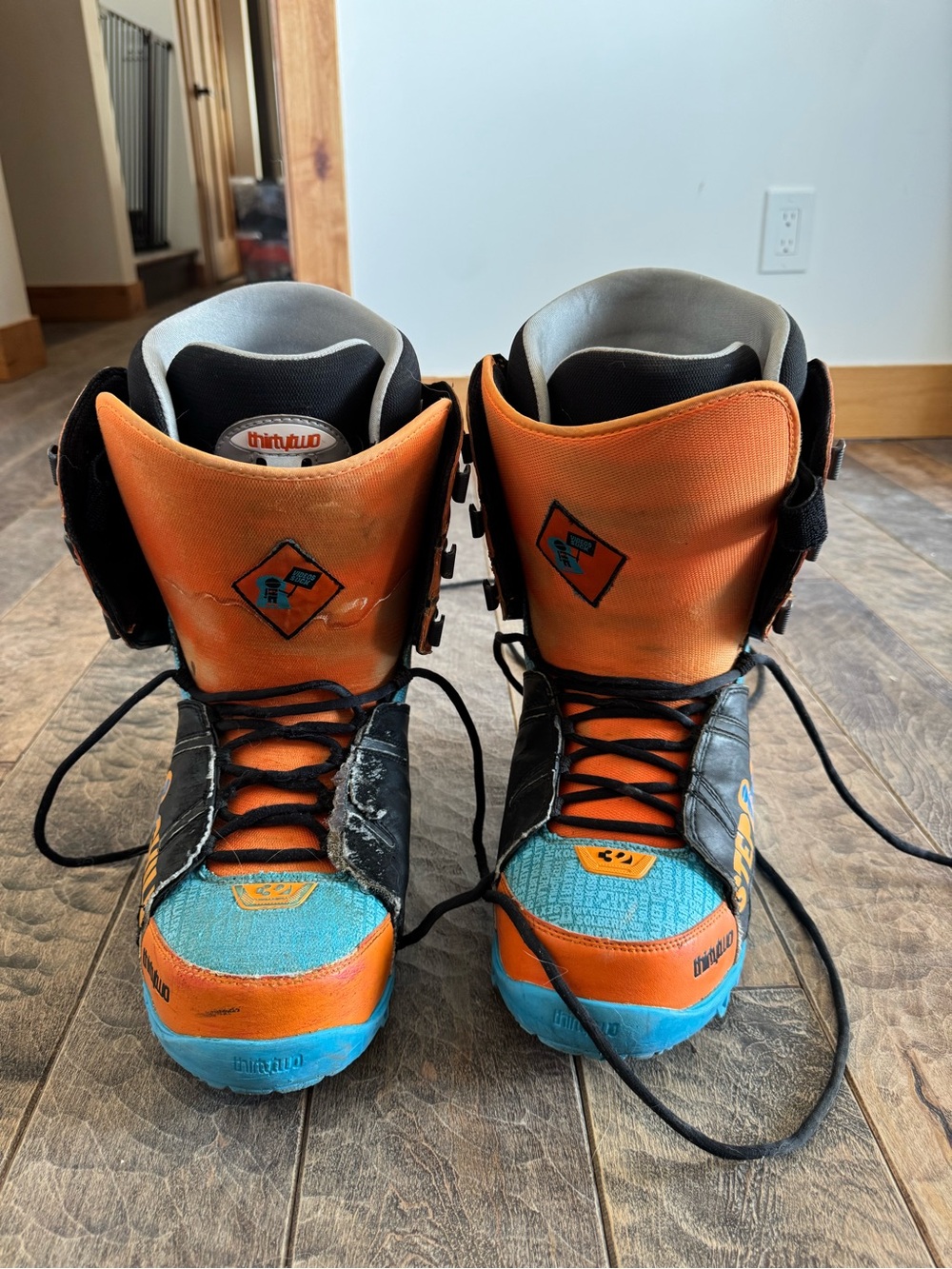 ThirtyTwo Men’s Orange and Blue Snowboard Boots - Performance Fit